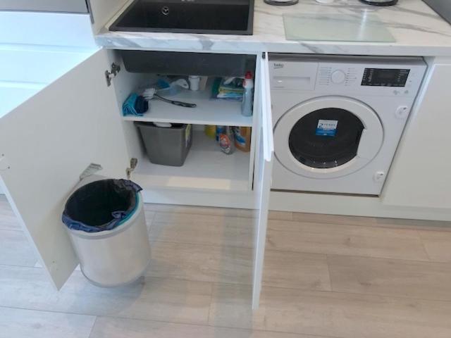 Beautiful 2 Bedroom Wimbledon, 2 Min Walk To Wimbledon Station * London